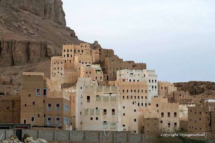Groupe de maisons étagées sur la pente
Mots-clés: Sif wadi-Doan