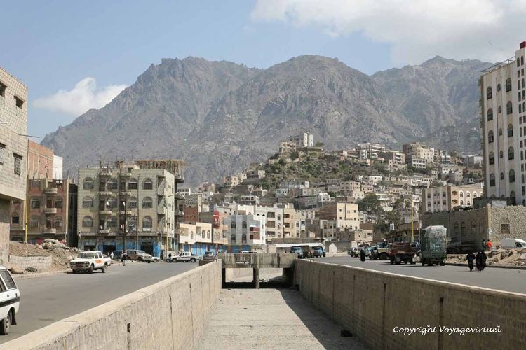 Les eaux provenant des montagnes en période de pluie ont été canalisées
Mots-clés: Taez Taiz