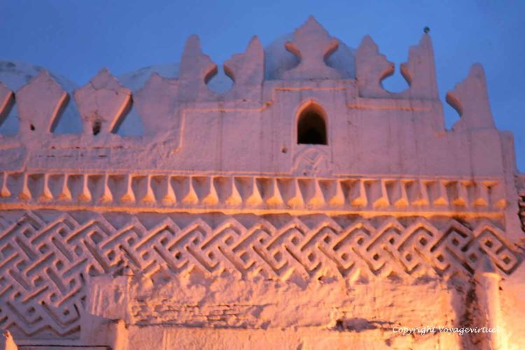 Gros-plan sur un mur crénelé de la mosquée Muzzafariya
Mots-clés: Taez Taiz mosquée Muzzafariya