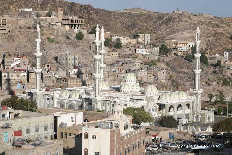 Mosquée Al Mu'tabiya à 4 minarets et aux dômes peints
Mots-clés: Taez mosquée mosque Al-Mutabiya