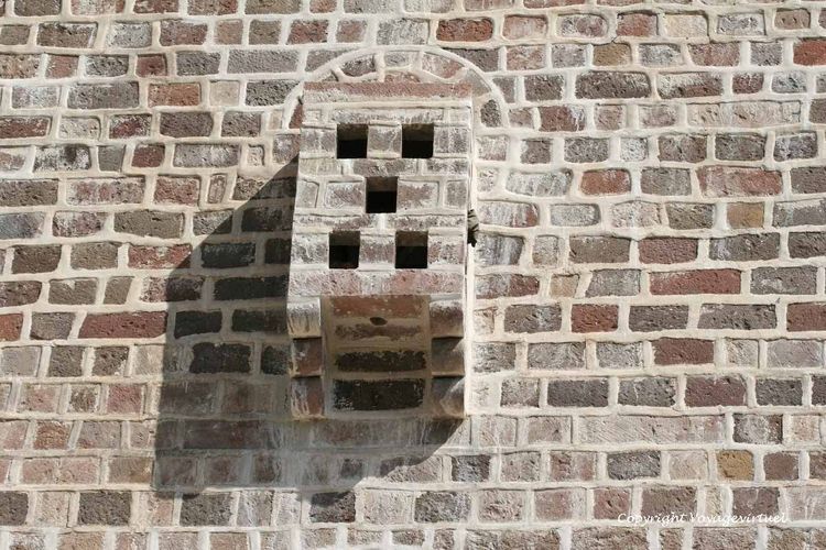 Un moucharabieh en pierre sur le mur de la forteresse ?
Mots-clés: Taez citadelle Al-Qahira