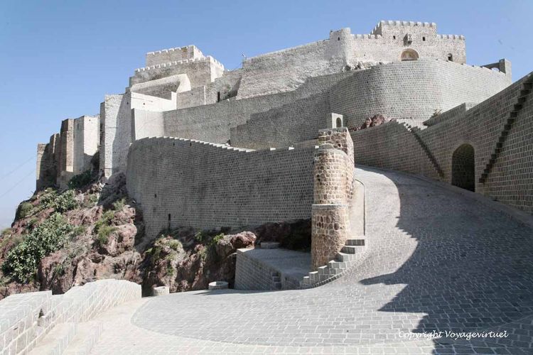 Ensemble des remparts
Mots-clés: Taez citadelle Al-Qahira