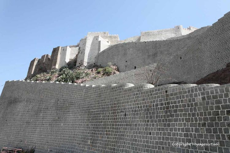 Vue d'ensemble
Mots-clés: Taez citadelle Al-Qahira