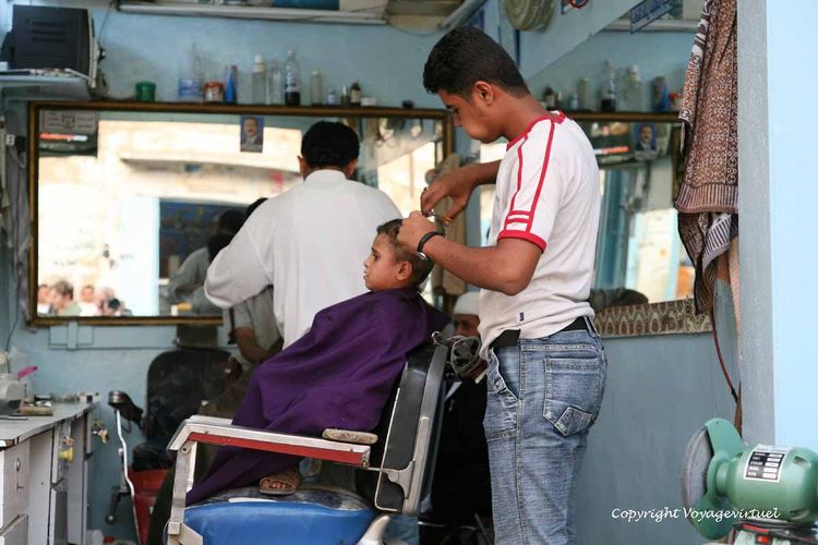 Chez le coiffeur
Mots-clés: Taez Taiz