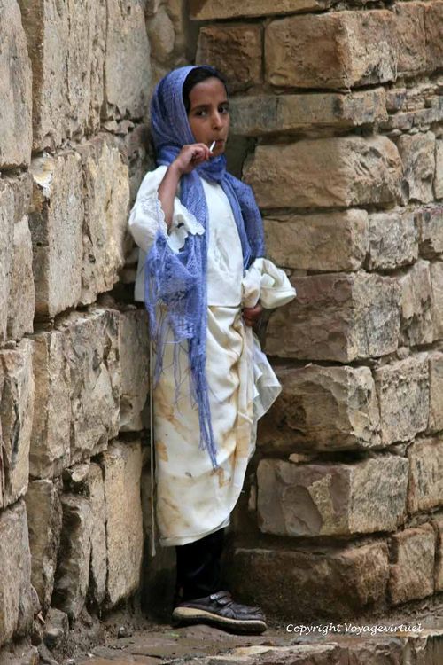 Cachette et sucette
Mots-clés: Thula