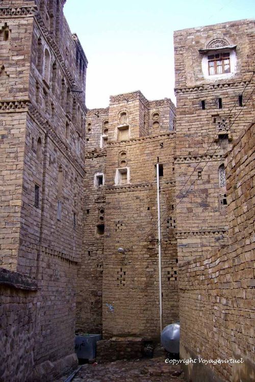 Entre les hauts murs
Mots-clés: Thula