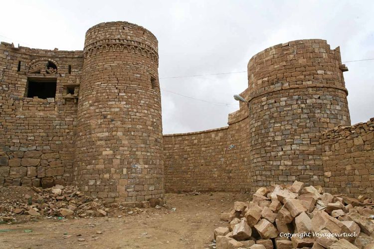 Les tours à l'entrée de la ville
Mots-clés: Thula