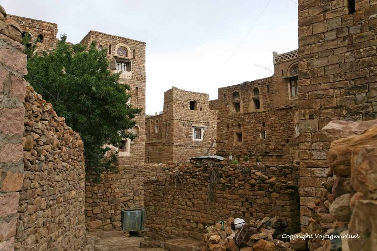 Entre les murs de pierres séches
Mots-clés: Thula