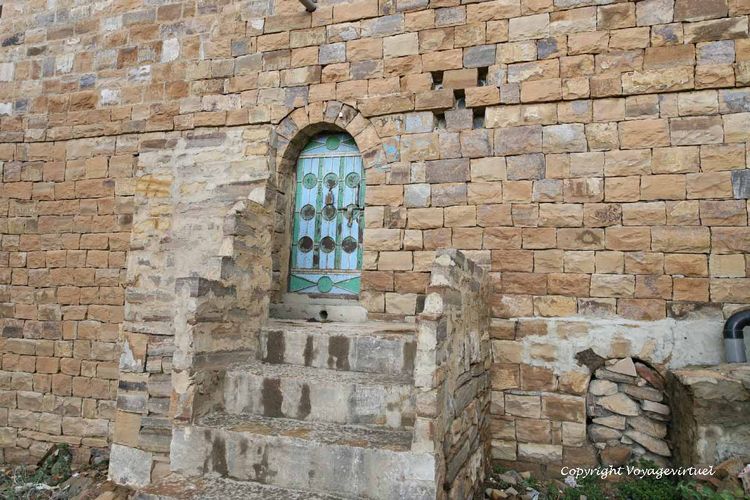 Porte et hautes marches
Mots-clés: Thula