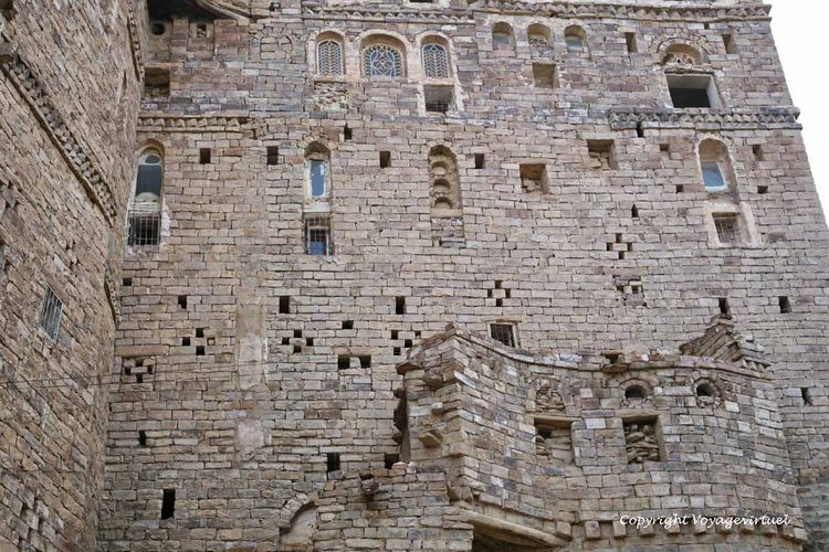 Muraille de la maison fortifiée typique
Mots-clés: Thula