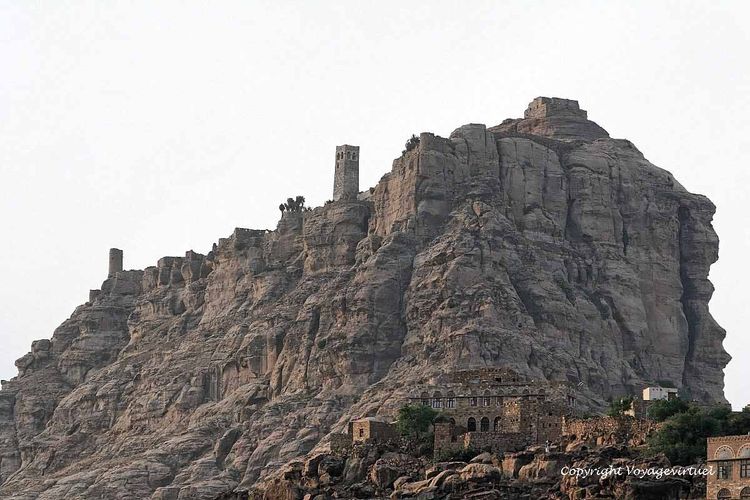 Tours fortifiées sur un piton (environs de Tulla)
Mots-clés: Thula