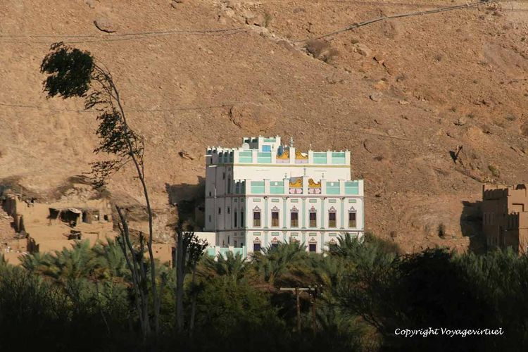 Maison isolée entre vert et ocre
Mots-clés: wadi-Doan