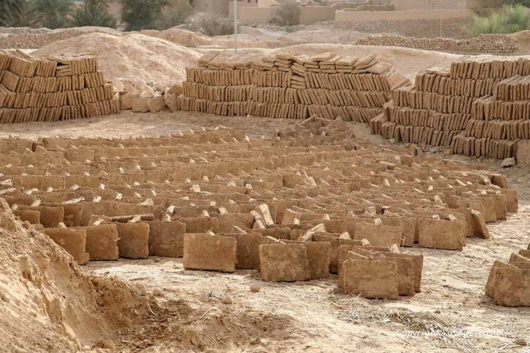 Fabrication des briques en terre
Mots-clés: wadi-Doan briques