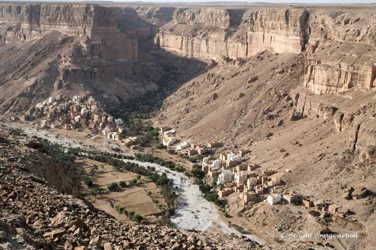 Vue depuis le plateau de Jol, séparation du wadi
Mots-clés: wadi-Doan Jol