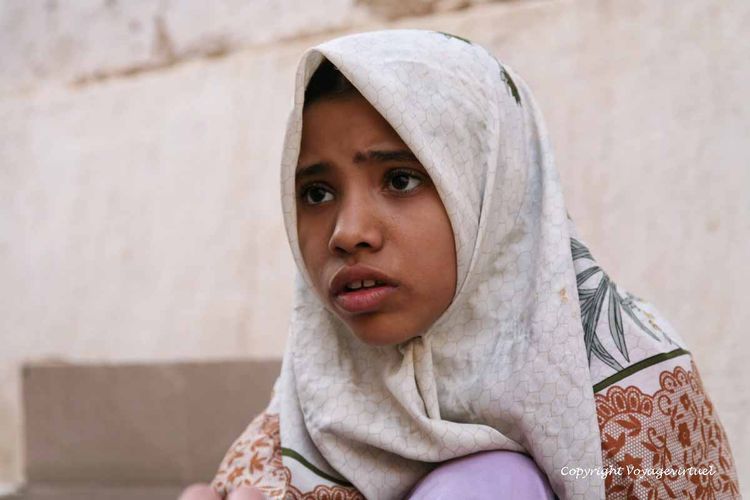 La petite vendeuse de Shibam
Mots-clés: Shibam vendeuse