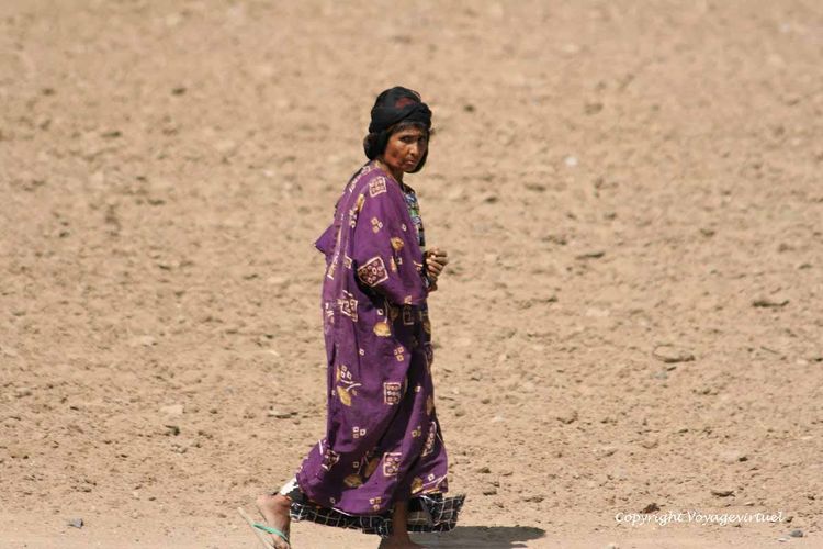 Regard en coin Tihama
Mots-clés: Tihama regard