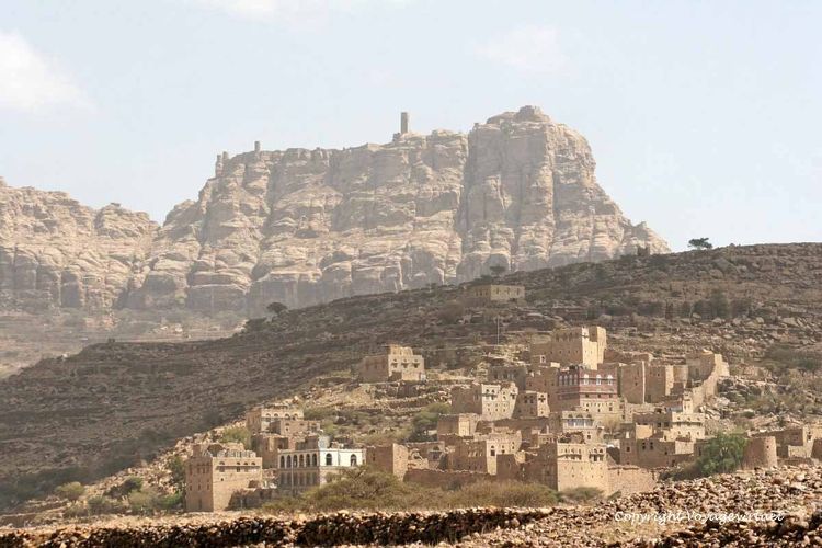 Anciennes maisons tours de guet sur un piton rocheux
Mots-clés: Zakatin