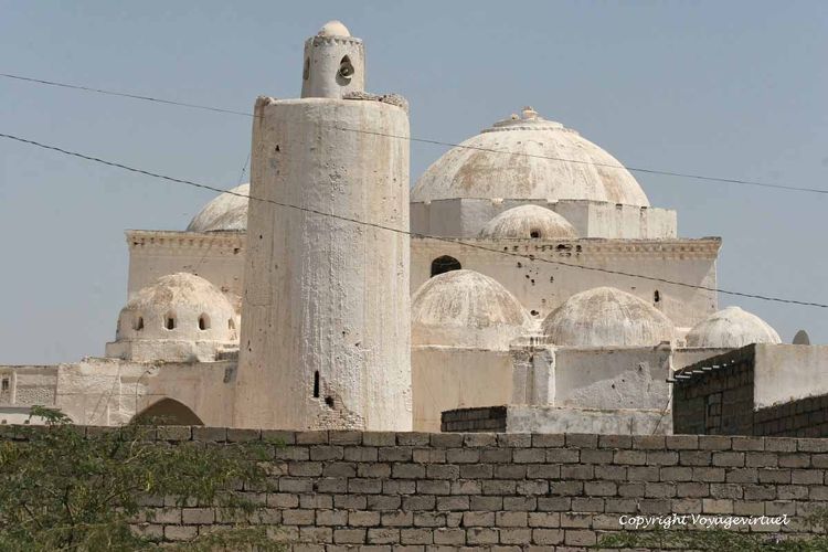 La mosquée située à l'entrée de la ville à droite en venant de Khokhah
Mots-clés: Zebid Zabid mosquée