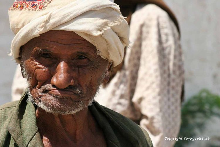 Le vieil homme pieux et quasi-aveugle
Mots-clés: Zebid Zabid homme
