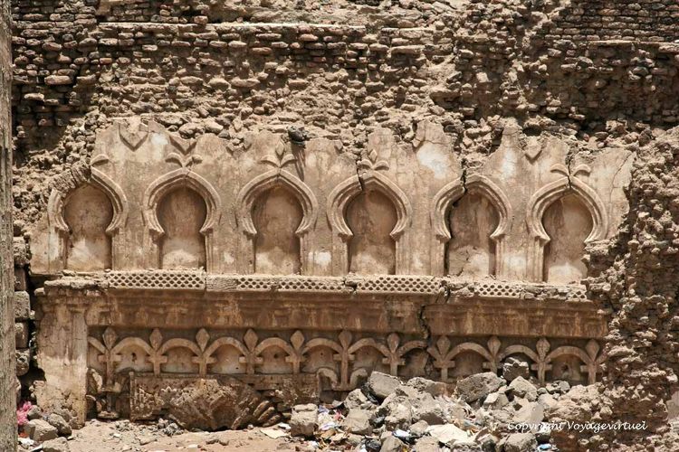 Magnifique mur semi-enterré comme beaucoup de vestiges
Mots-clés: Zebid Zabid