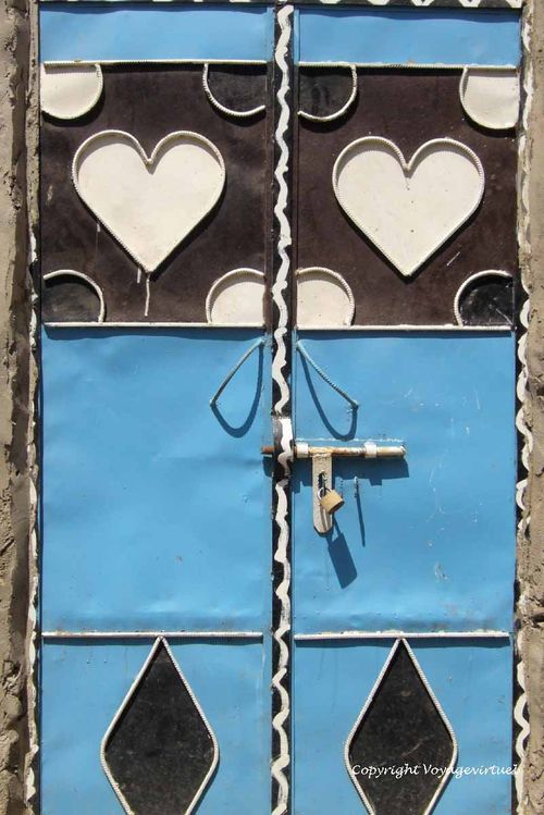 Les coeurs sur la porte
Mots-clés: Zebid Zabid porte