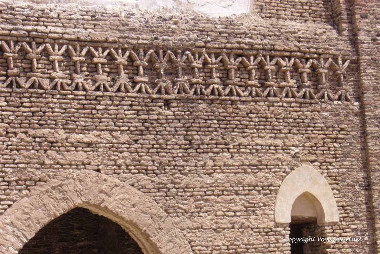 Entrecroisements de briques
Mots-clés: Zebid Zabid