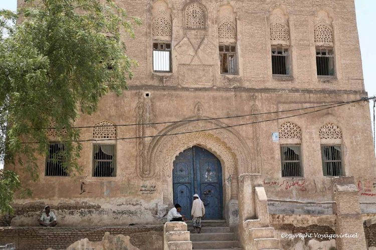 Le palais à droite de la forteresse
Mots-clés: Zebid Zabid