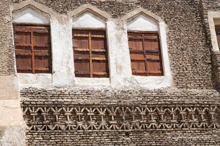 Détail de la façade et de ses ornementations en brique
Mots-clés: Zebid Zabid citadelle
