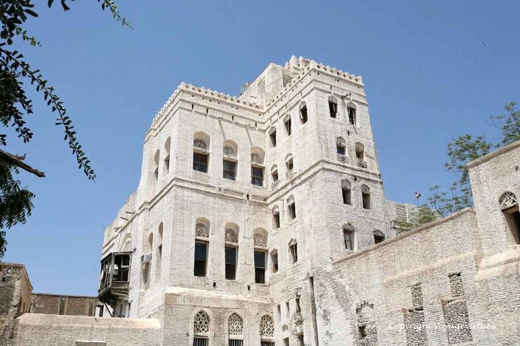 Bâtiment rénové et servant de municipalité
Mots-clés: Zebid Zabid