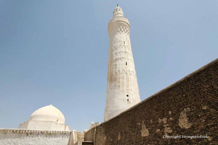 Dôme et minaret
Mots-clés: Zebid Zabid minaret