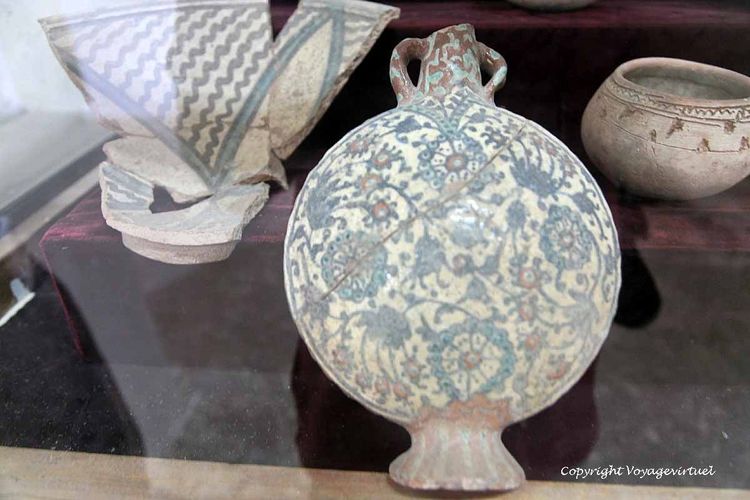 Céramiques
Mots-clés: Zebid Zabid citadelle musée