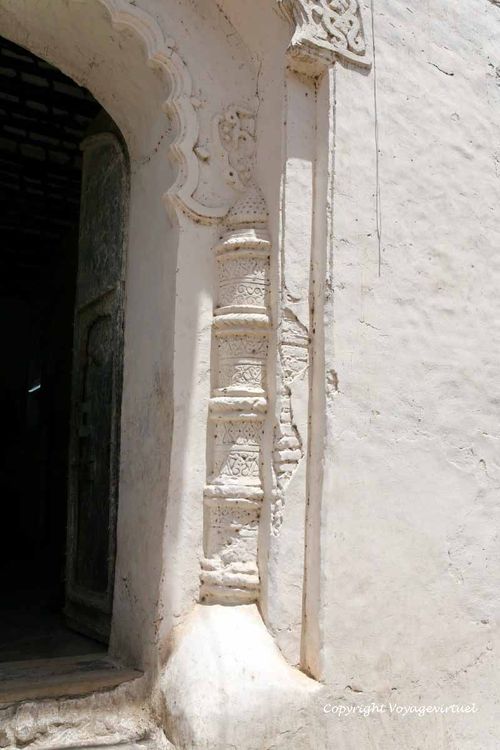 Colonne incrustée ouvragée
Mots-clés: Zebid Zabid