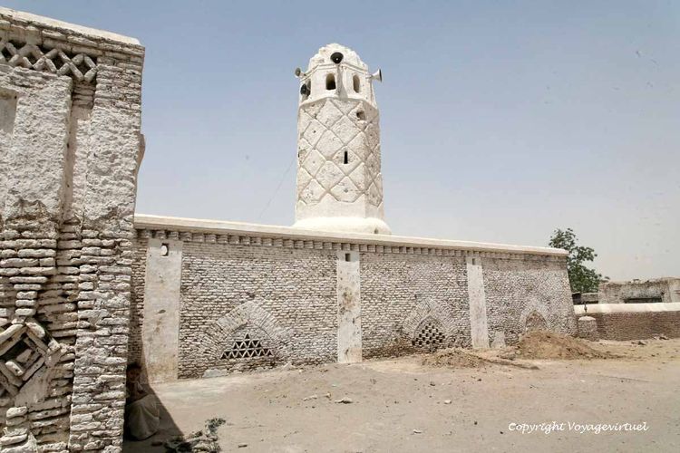 Minaret d'une mosquée dans le centre de Zabid
Zabid possède plus de 80 mosquées avec un nom qui se termine phonétiquement en Â« a Â», consonnance plutôt féminine.
Mots-clés: Zebid Zabid minaret