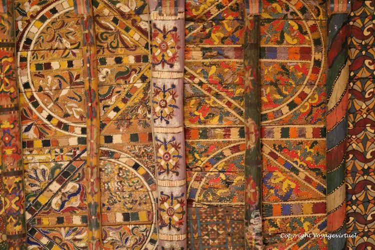 Détail des arabesques peintures sur les poutres et le plafond
Mots-clés: Zebid Zabid palais